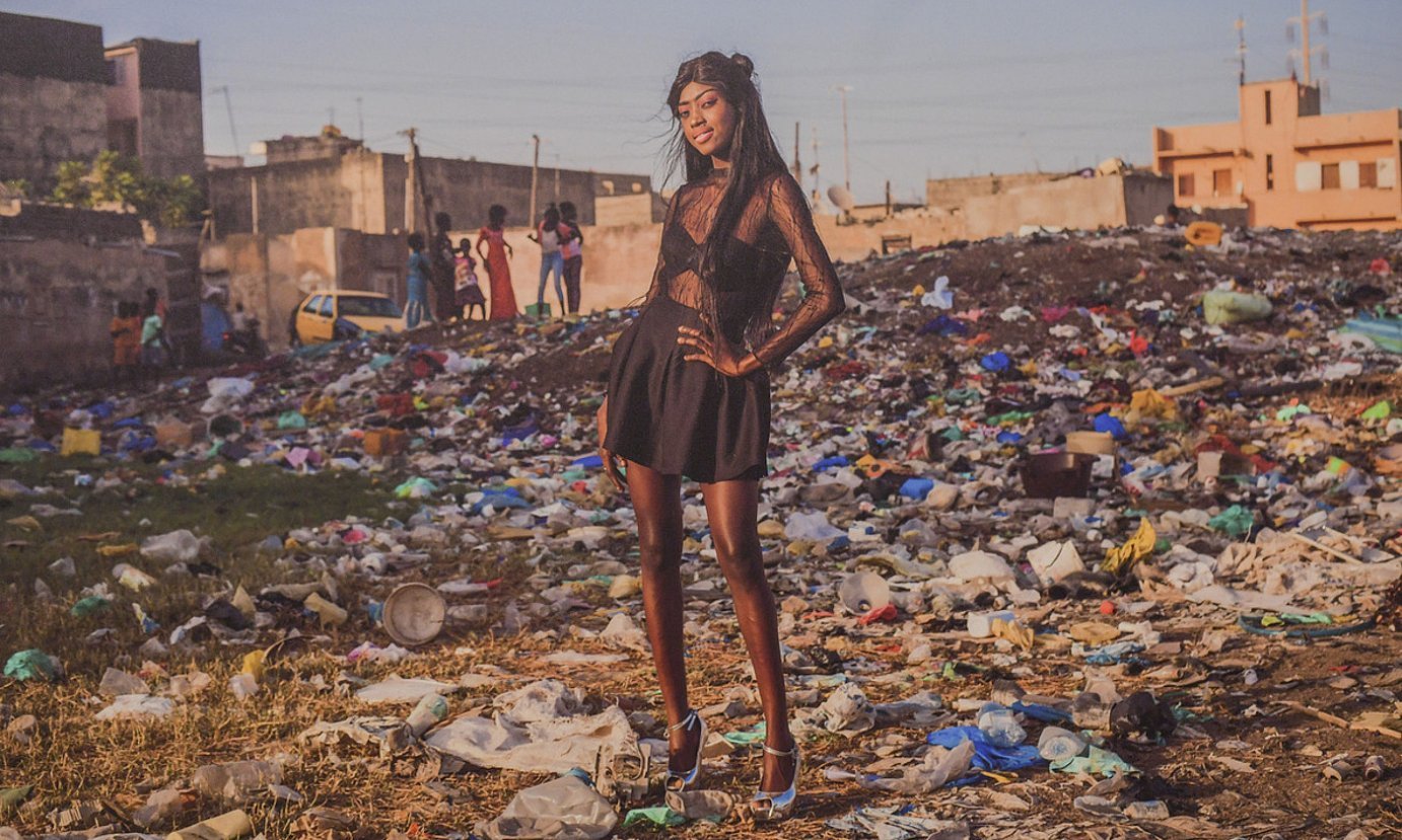 Поговори грязно. Сьерра Леоне девушки трущобы. Девушка на свалке.