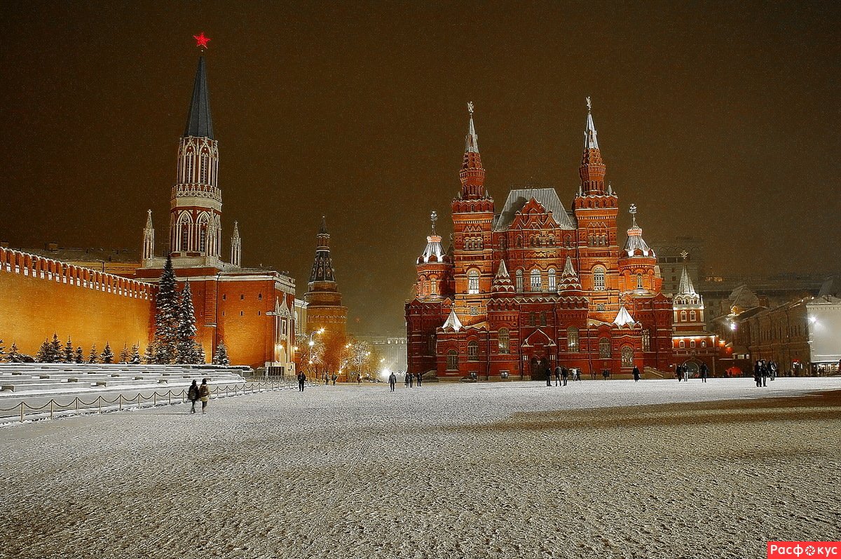 Кремль видео. Красная площадь Москва зимой ночью. Кремль зимой. Московский Кремль зимой. Кремль ночью зимой.