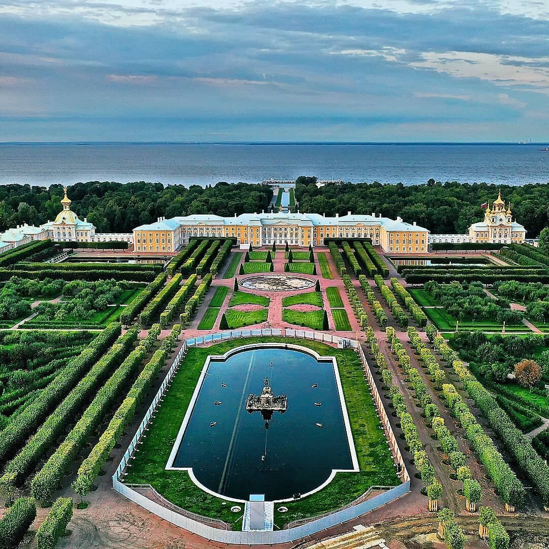 Верхний сад петергоф фото. Верхний сад Петергоф. Петергоф дворцово-парковый комплекс. Петергоф дворцово-парковый ансамбль верхний парк. Парковый ансамбль Петергоф.