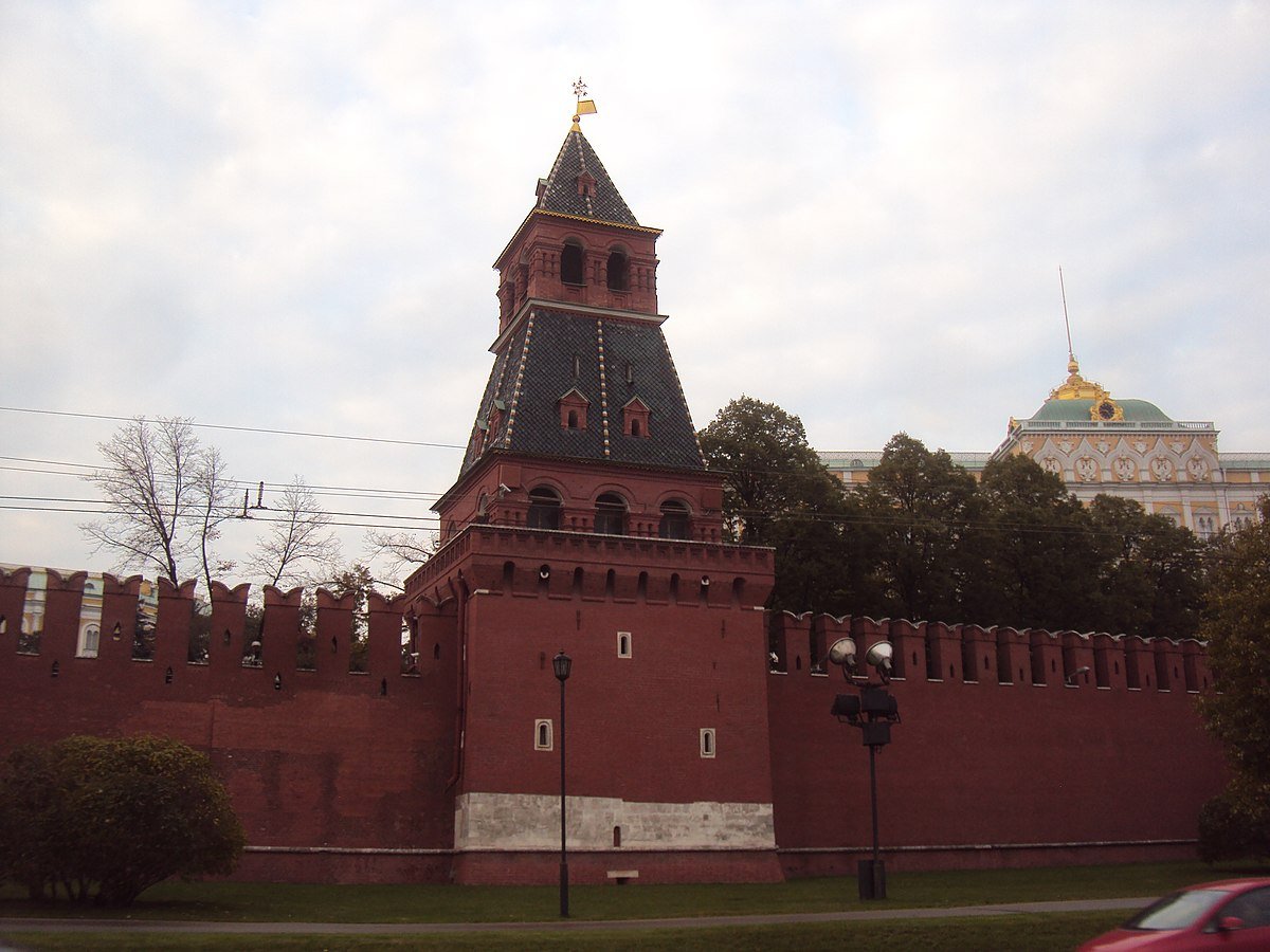 Тайнинская башня Московского Кремля