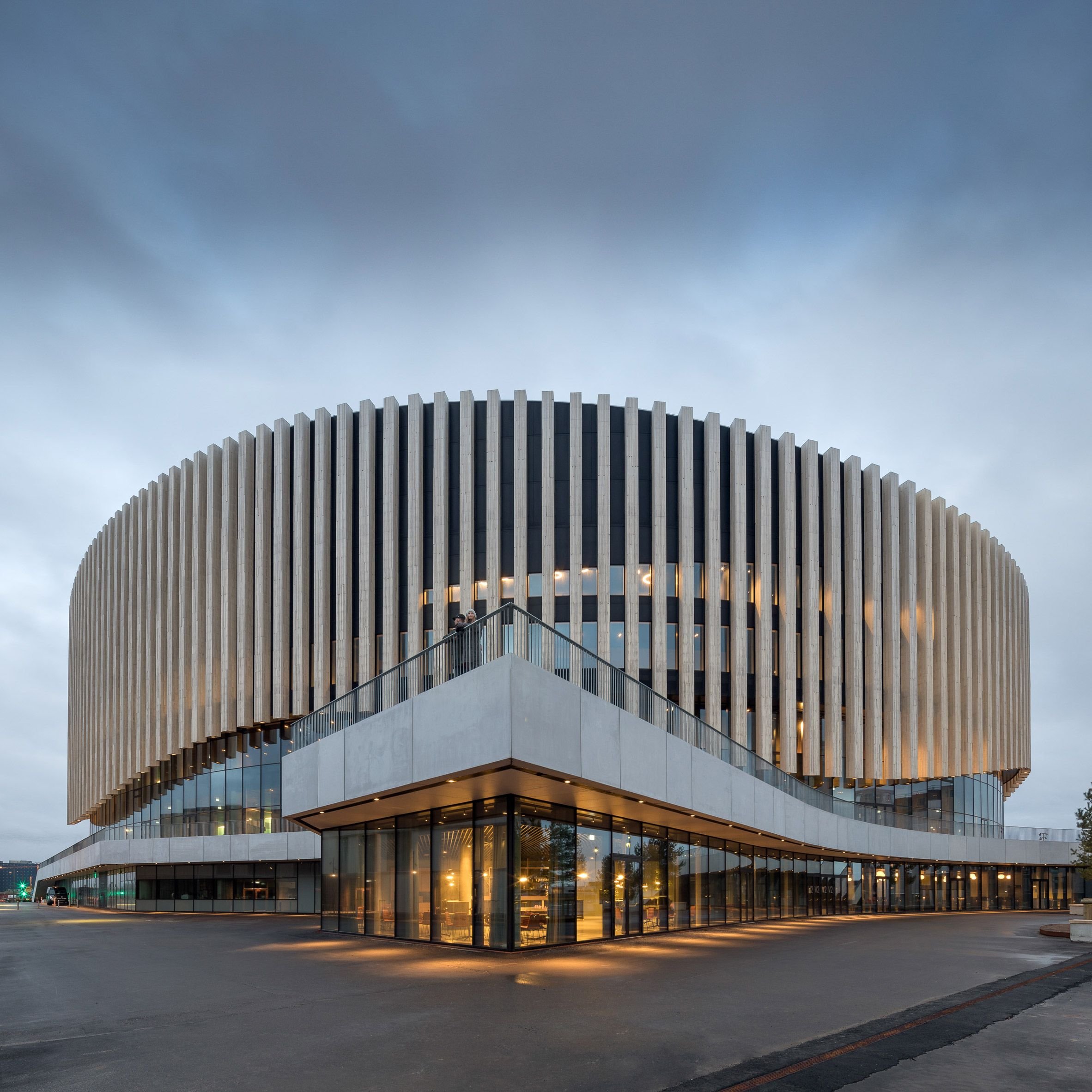 Архитектура зданий театров. Концертный зал архитектура Голландия. Арена в Германии архитектура.