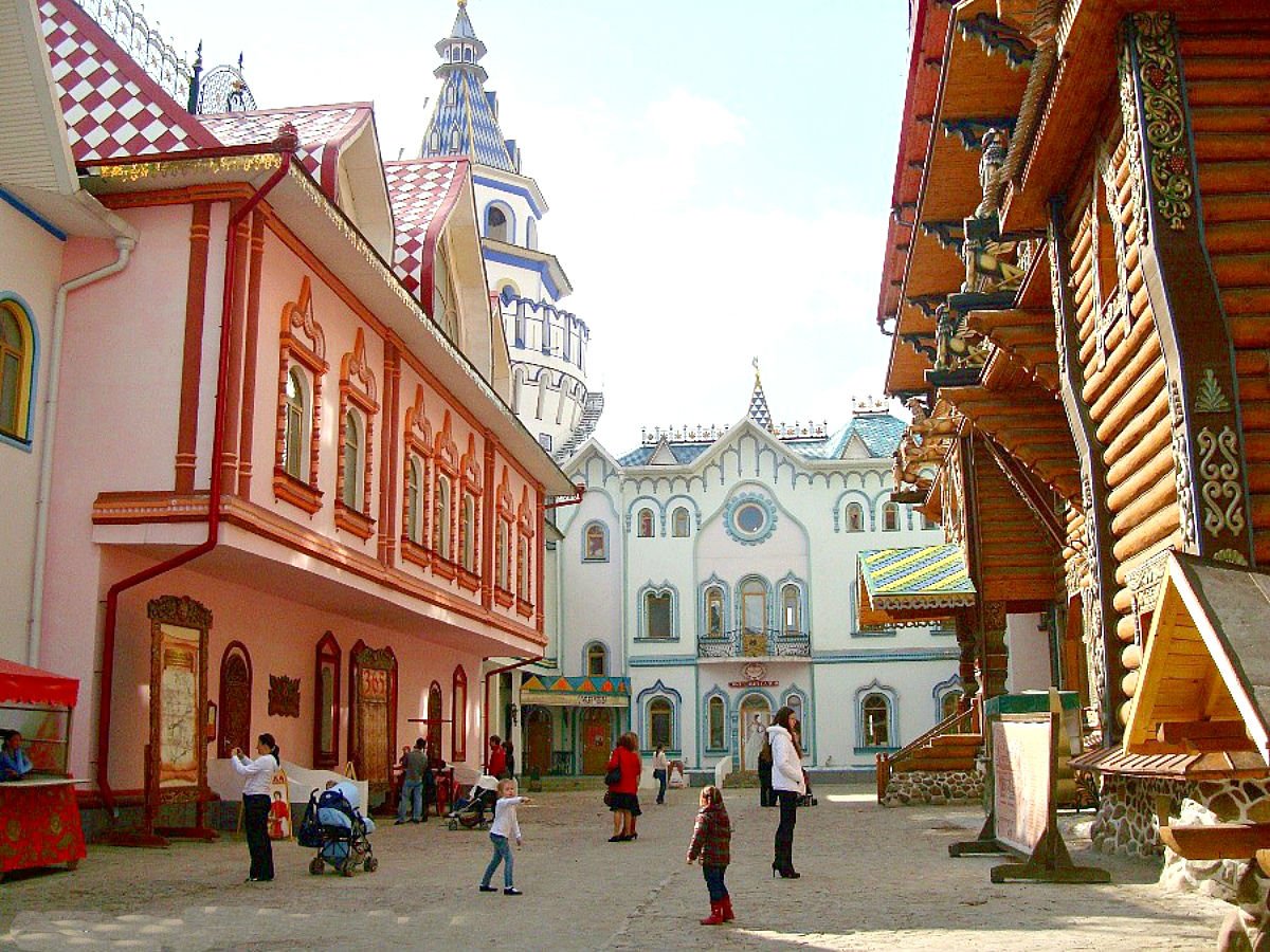 Russian town. Измайловский Кремль музеи. Измайловский Кремль музей Москва. Музей игрушки в Измайловском Кремле. Измайловский Кремль Москва внутри.