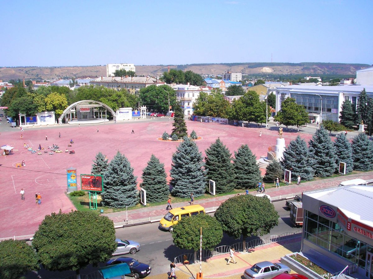 Площадь города Армавир Краснодарский край. Центральный сквер Армавир. Центральная площадь города Армавир. Население Армавира Краснодарский край.