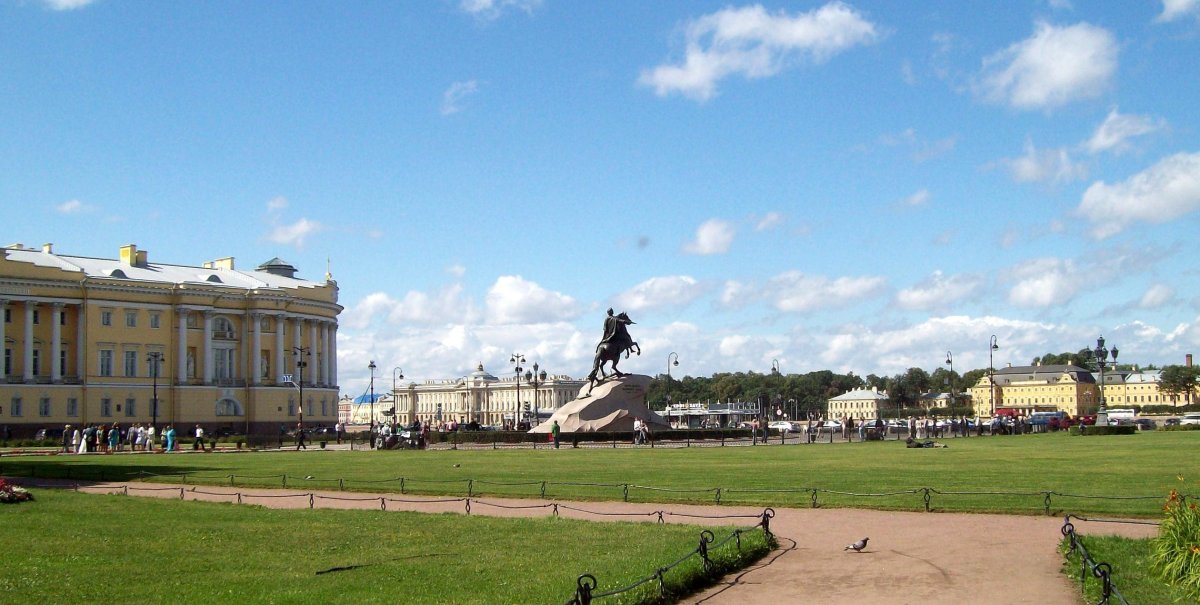 Дворцовая и сенатская площадь