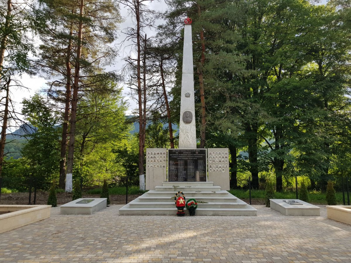 Вечный огонь Хадыженск Братская могила