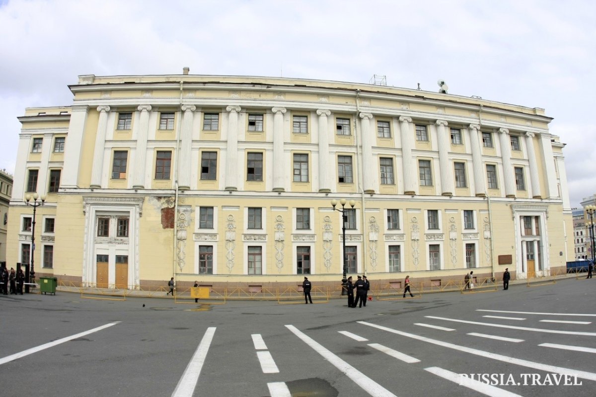 Дворцовая площадь штаб гвардейского корпуса