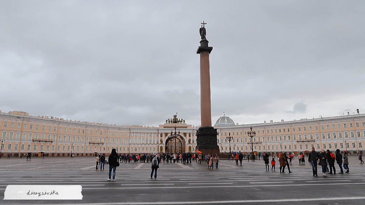 Дворцовая площадь в Санкт-Петербурге зимой