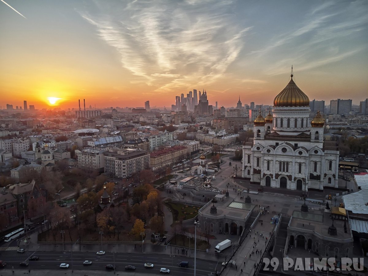 Храм Христа Спасителя в Москве закат