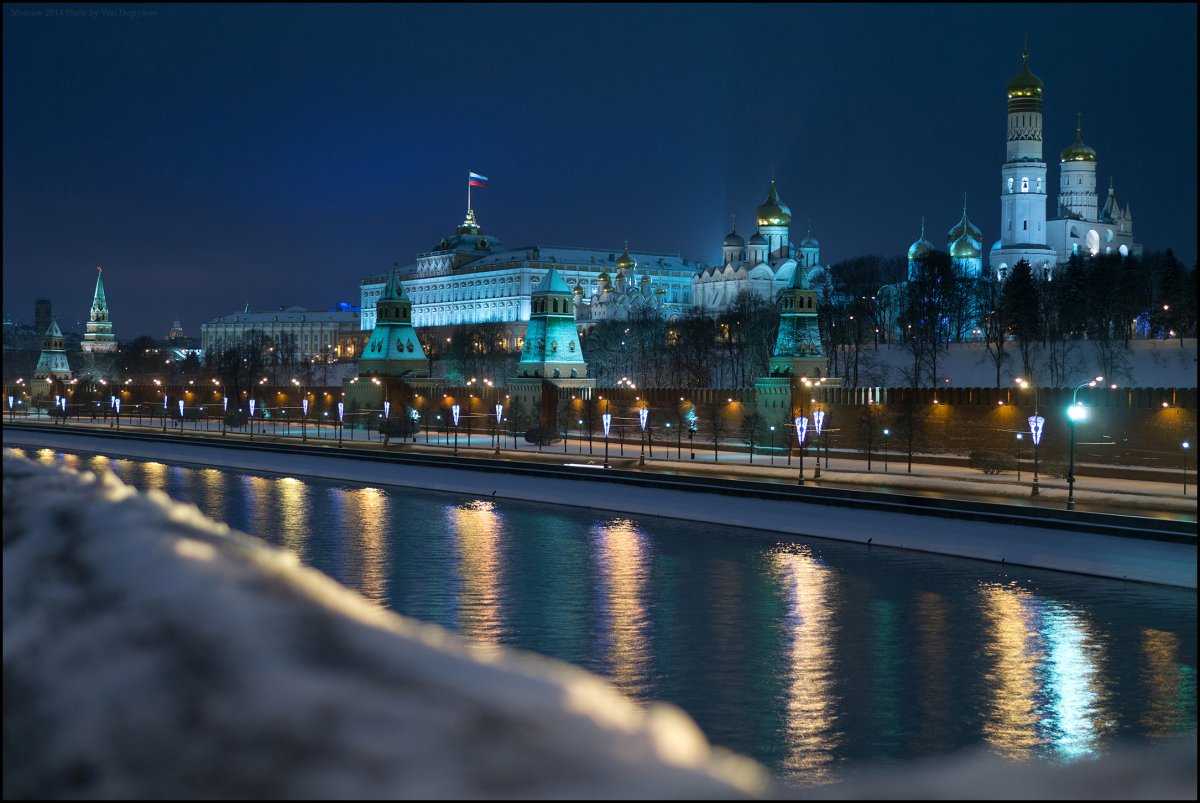 Кремлевская набережная Москва