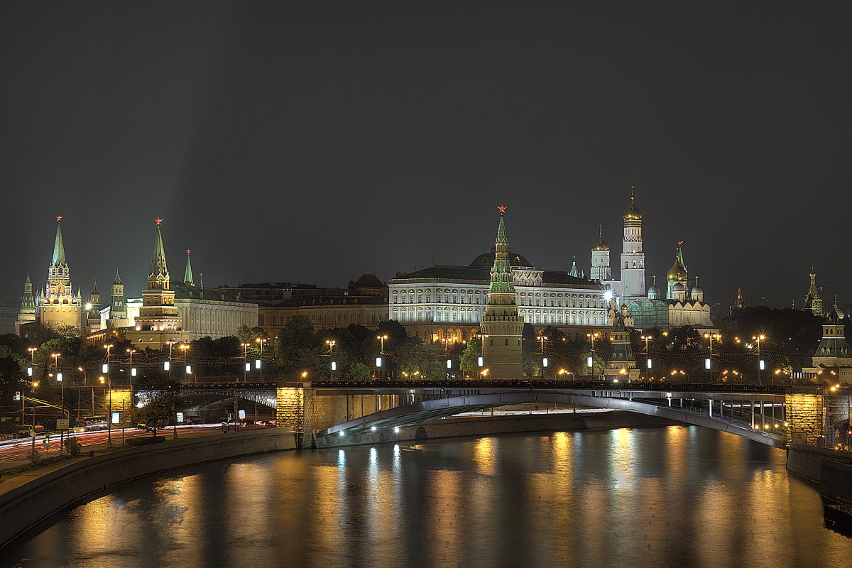 Ночной Кремль в Москве в очень хорошем качестве