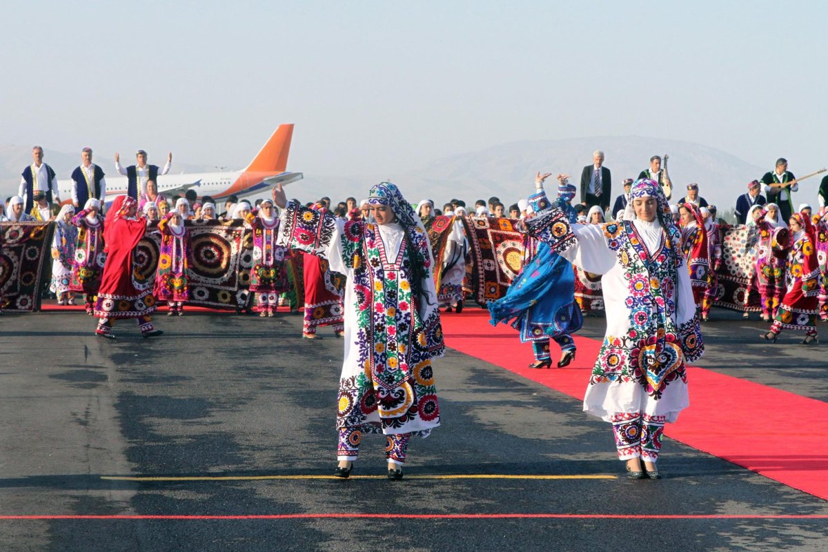 Пагода куляб таджикистан на 10. Таджикистан Куляб 2019. Сафари кори ба Кулоб. Национальный одежда Куляб. Население Куляба.