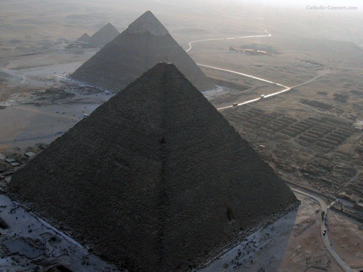 Египетские пирамиды под землей