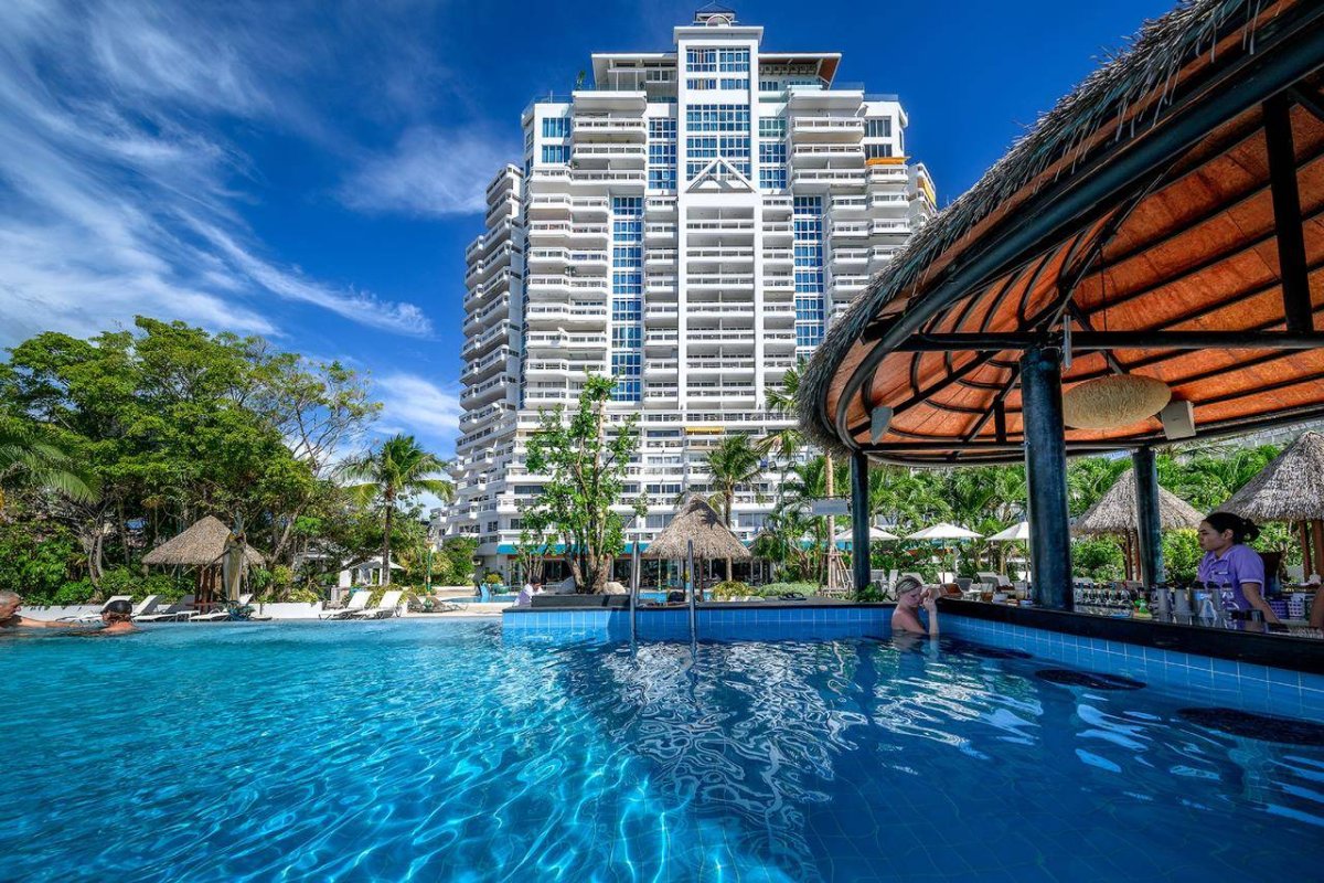 Andaman Beach Suites Hotel 4* (Пхукет, Патонг)