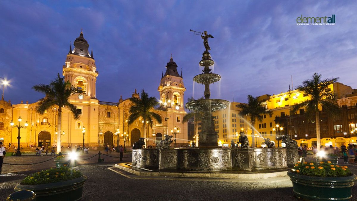 Plaza de Armas Лима