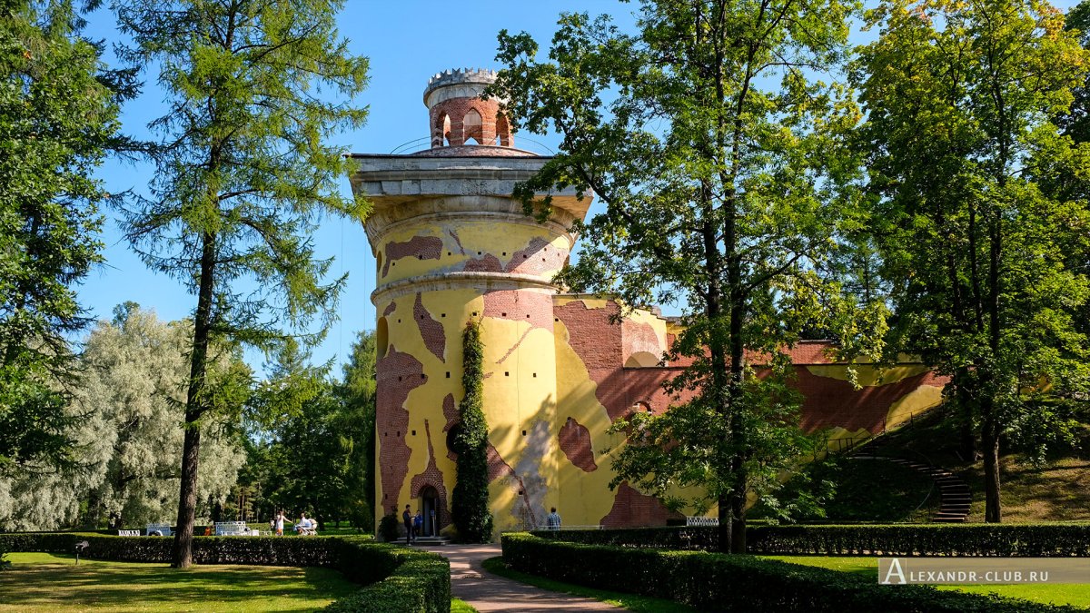 Башня руина в екатерининском парке царского села