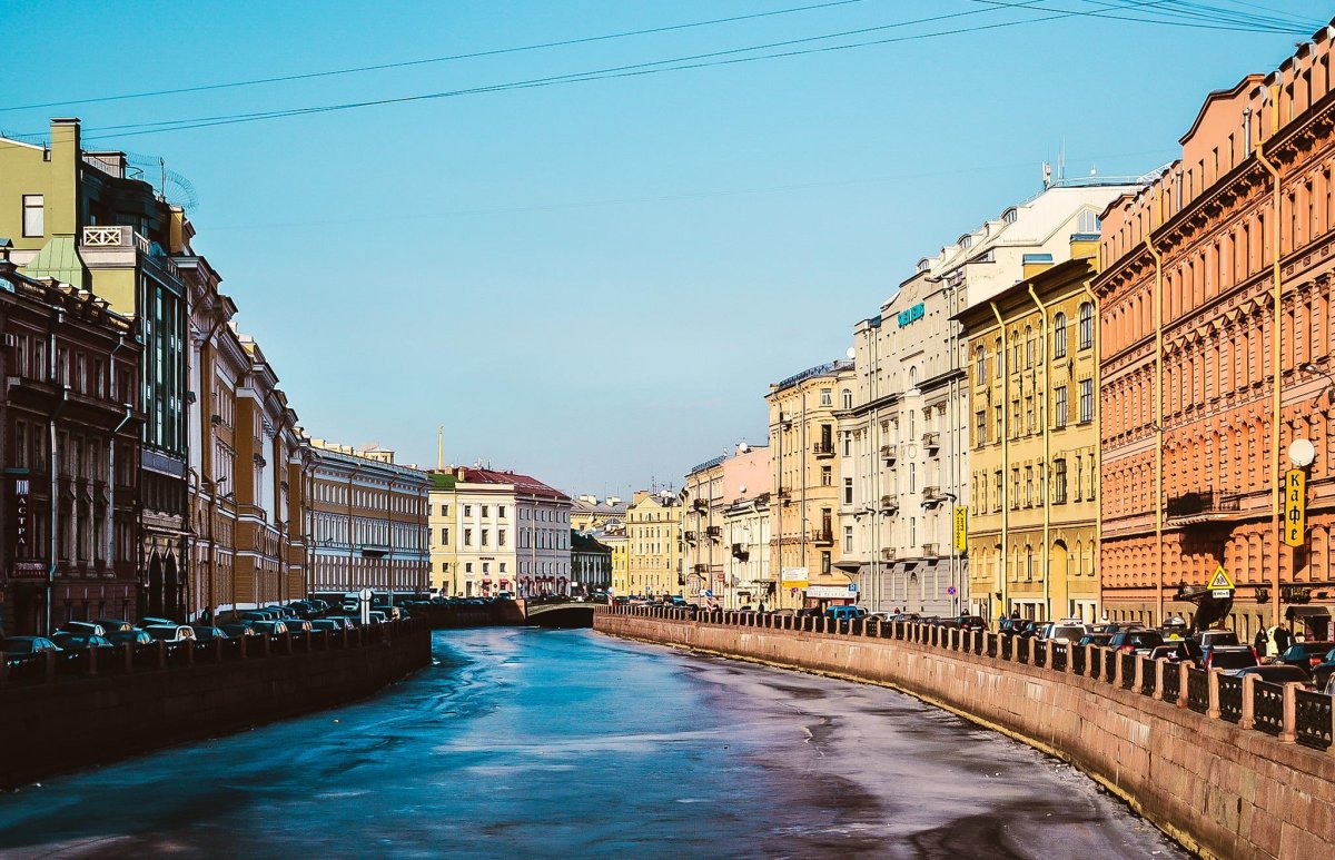 Дворцовый мост в Санкт-Петербурге