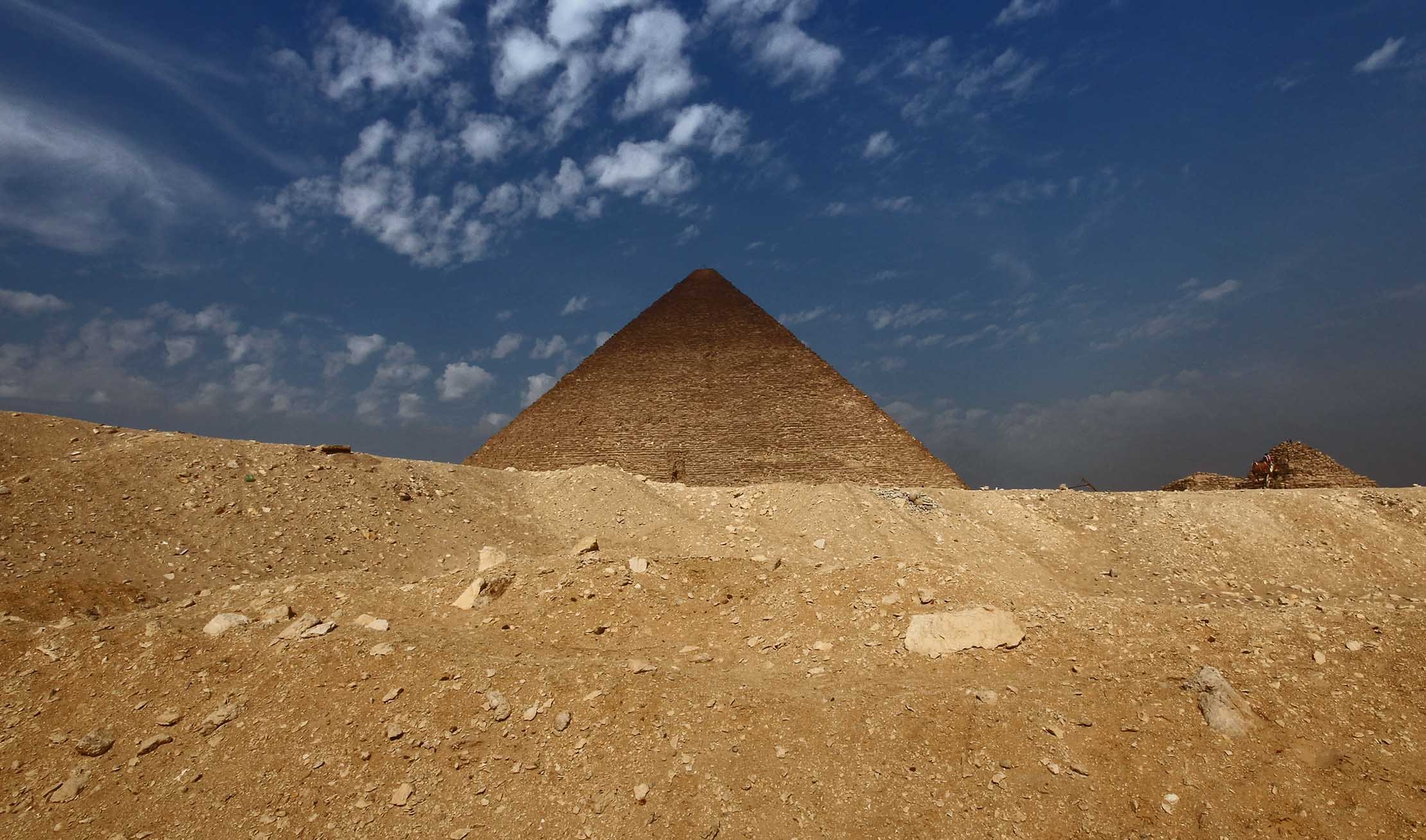 Куча пирамид. Пирамиды Египта внутри. Пирамида Джосера в Египте. Пирамида Менкаура. Фото пирамиды Хеопса в Египте внутри.