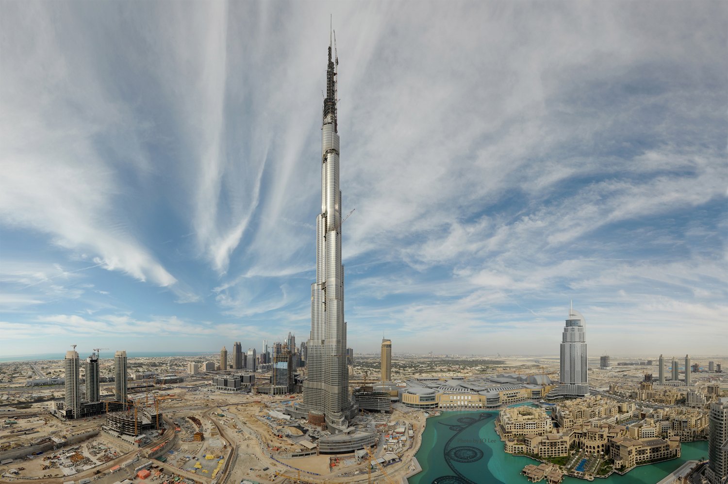 Халиф здание в дубае. Башня Бурдж Халифа. Небоскрёб Бурдж-Хали́фа (Дубай). Самая высокая башня в мире Бурдж Халифа. Дубай здание Бурдж Халифа.