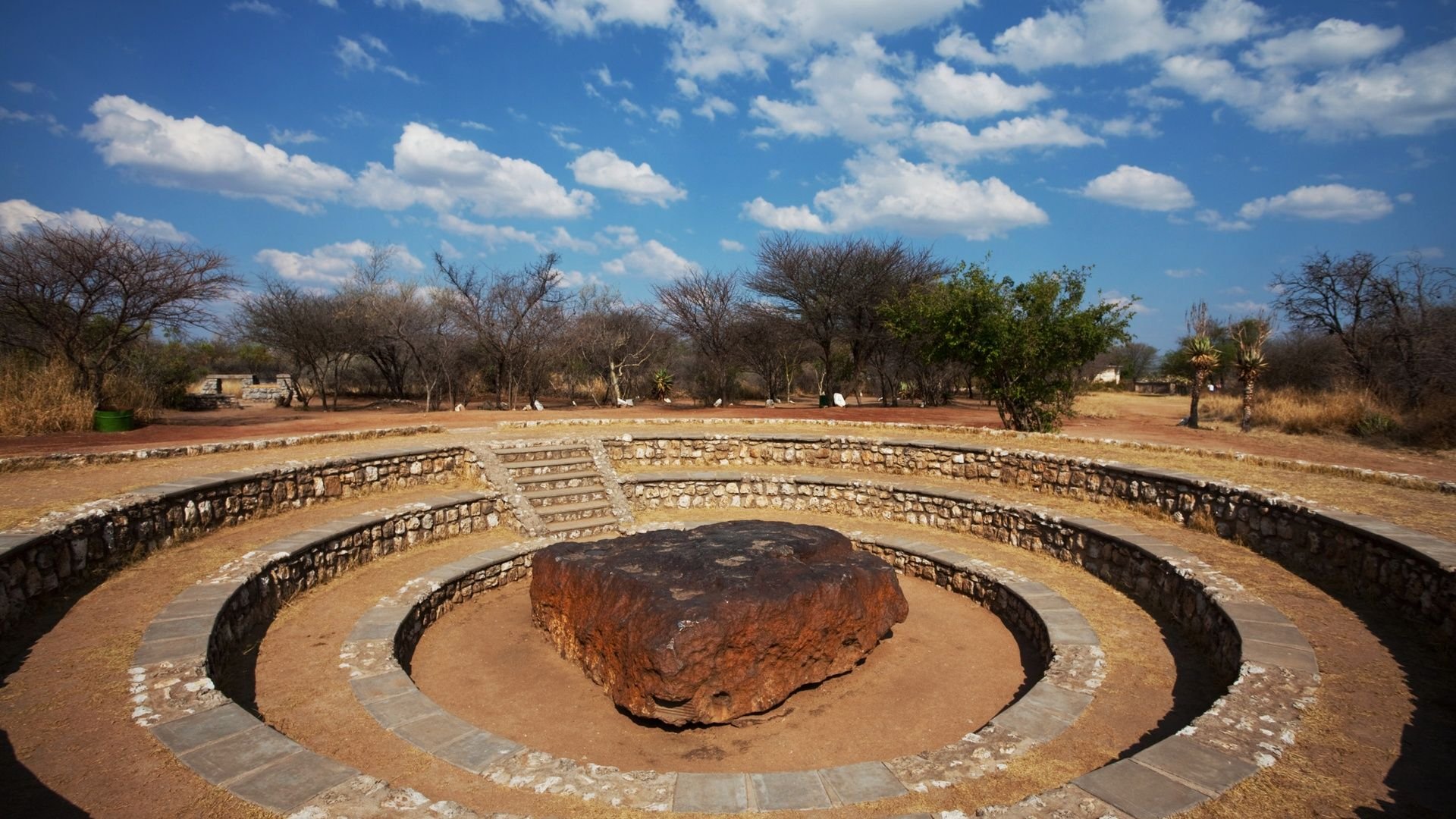 Гоба. Метеорит Гоба Намибия. Намибия метеорит Гоба самый большой. Намибия метеорит Гоба фото. Метеорит в Намибии.