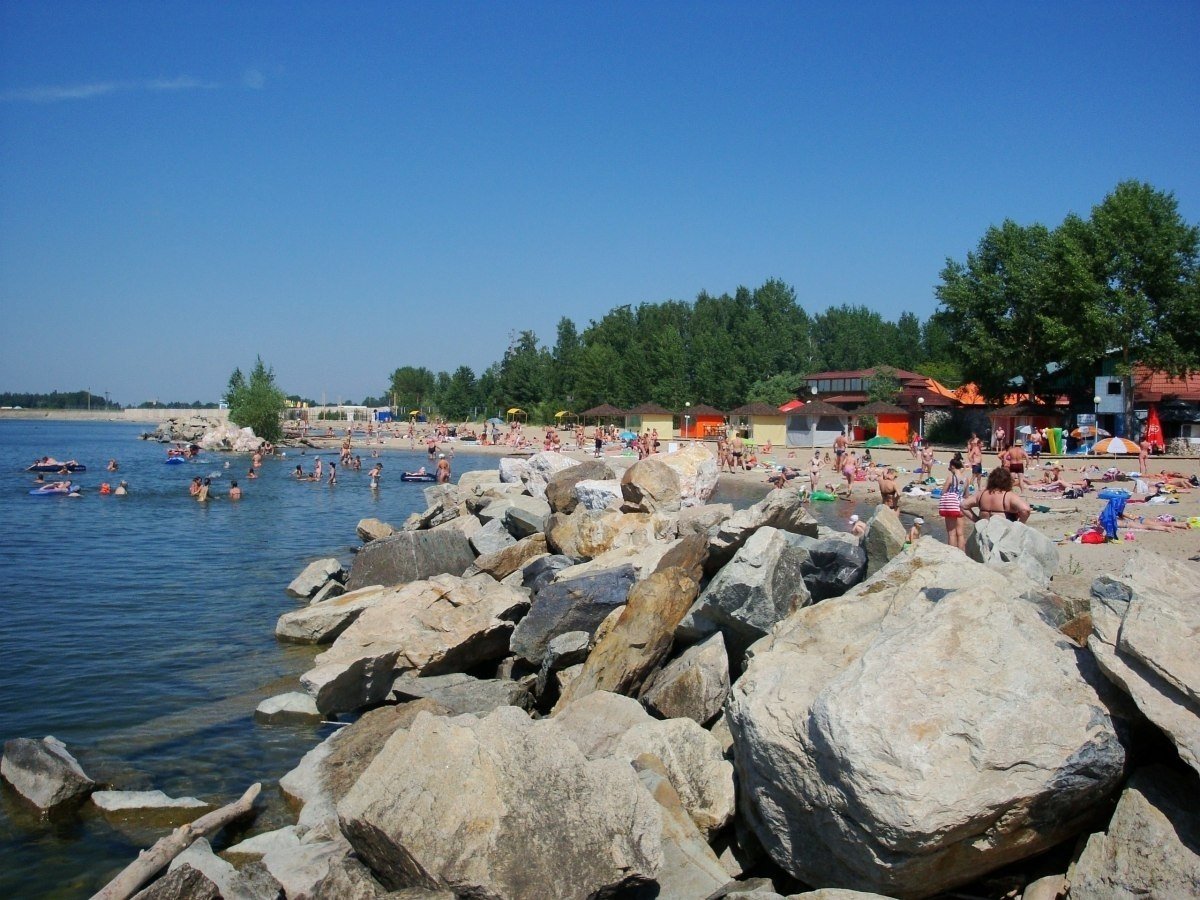 Отдых в новосибирске на обском море недорого. Обское море пляж Академгородка. Обское море пляж звезда. Новосибирск Обское море звезда. Пляж звезда Новосибирск.