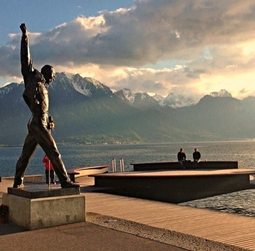 Памятник фредди меркьюри в швейцарии
