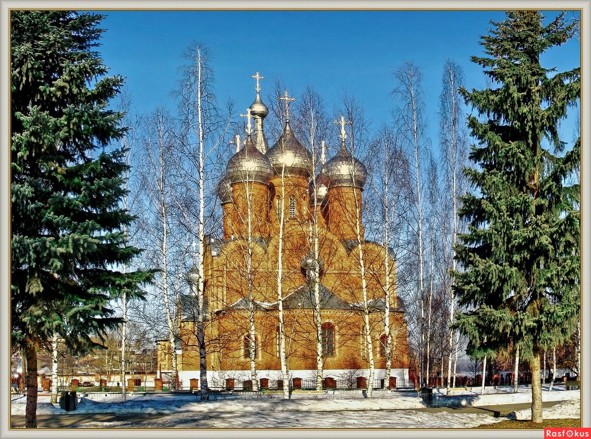 Фото кирово. Церковь Кирово-Чепецк набережная. Кирово-Чепецк достопримечательности. Главная достопримечательность Кирово Чепецк. Храм на Вятской набережной Кирово-Чепецк.