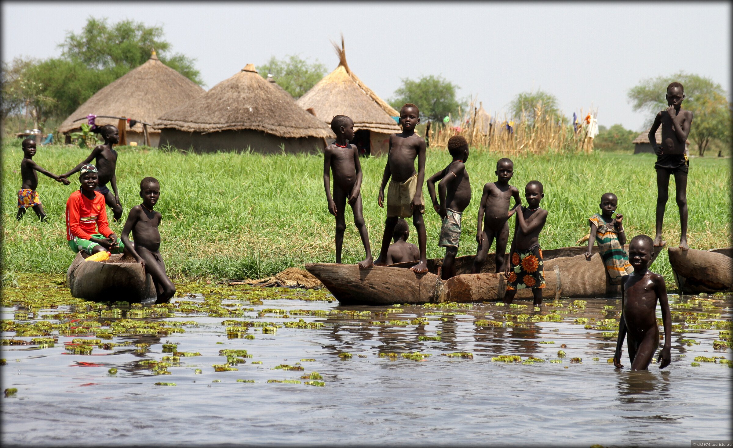 Люди живут на болотах. Болота сюд, Южный Судан. Болото судд в Южном Судане. Южный Судан озеро судд. Южный Судан племя Динка.
