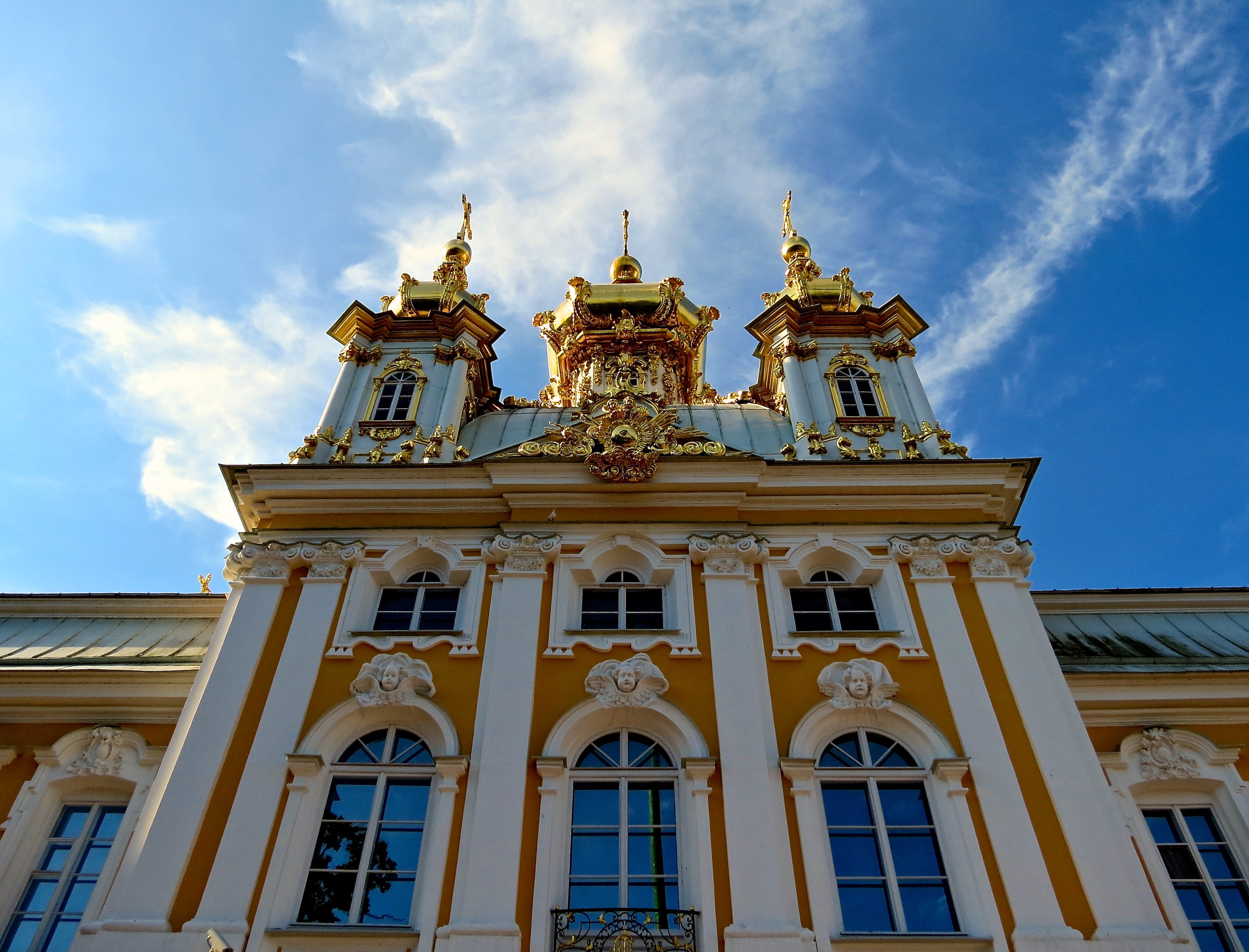 Петергофский дворец в Санкт Петербурге