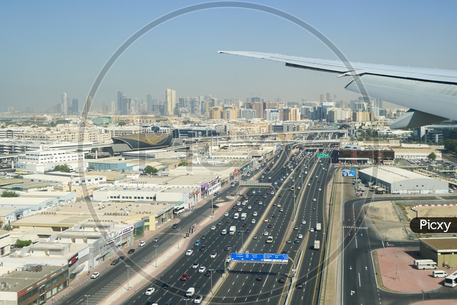 Работа аэропорта в дубае. Международный аэропорт Дубай. Аэропорт Дубай Дейра. Аэропорт Дубай сверху. Международный аэропорт Дубай с воздуха.