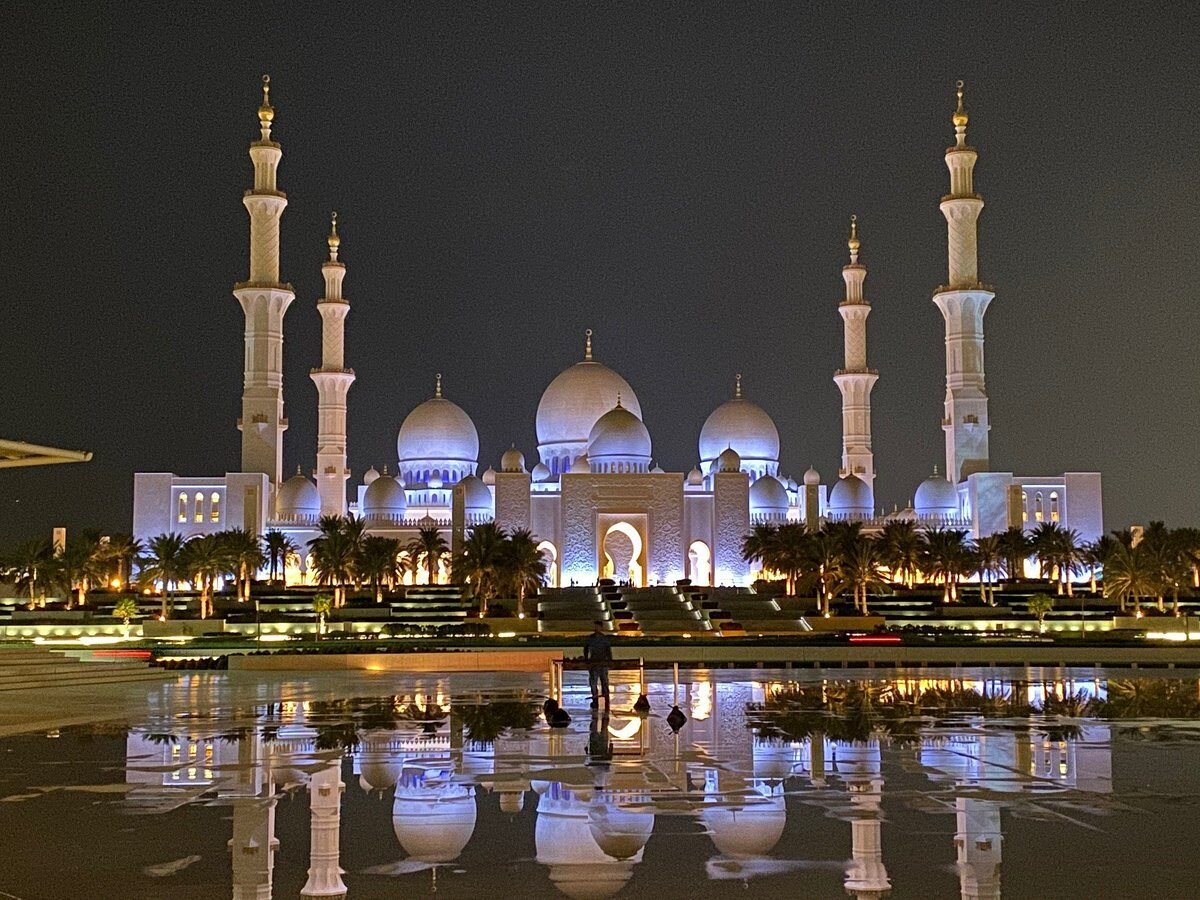 Храм для индусов в арабских эмиратах. Столица ОАЭ Абу-Даби. Мусульманская мечеть Дубай Абу Даби. Мечеть Оазис ОАЭ. Абу-Даби (эммират) города ОАЭ.