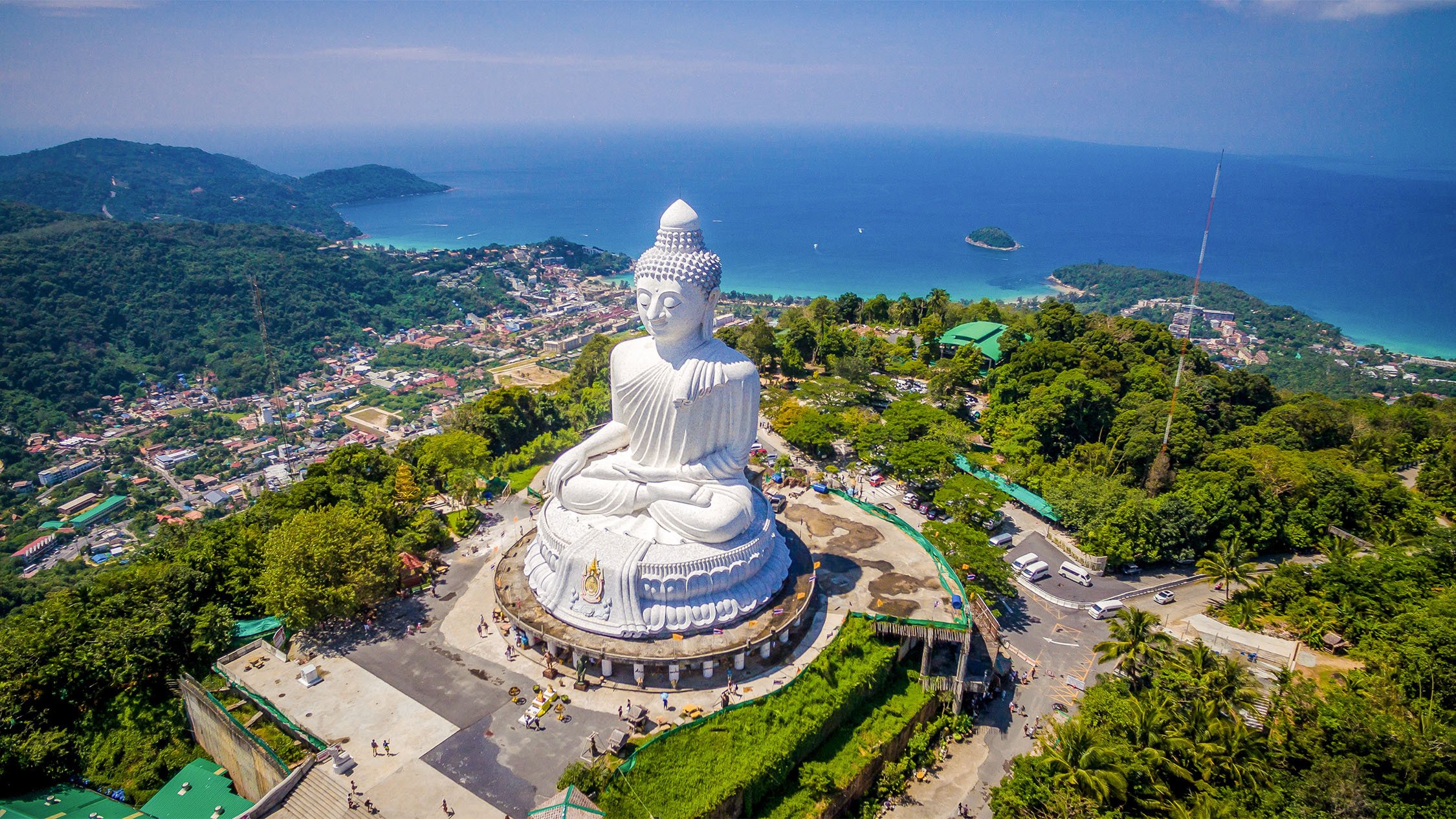 будда в тайланде на горе