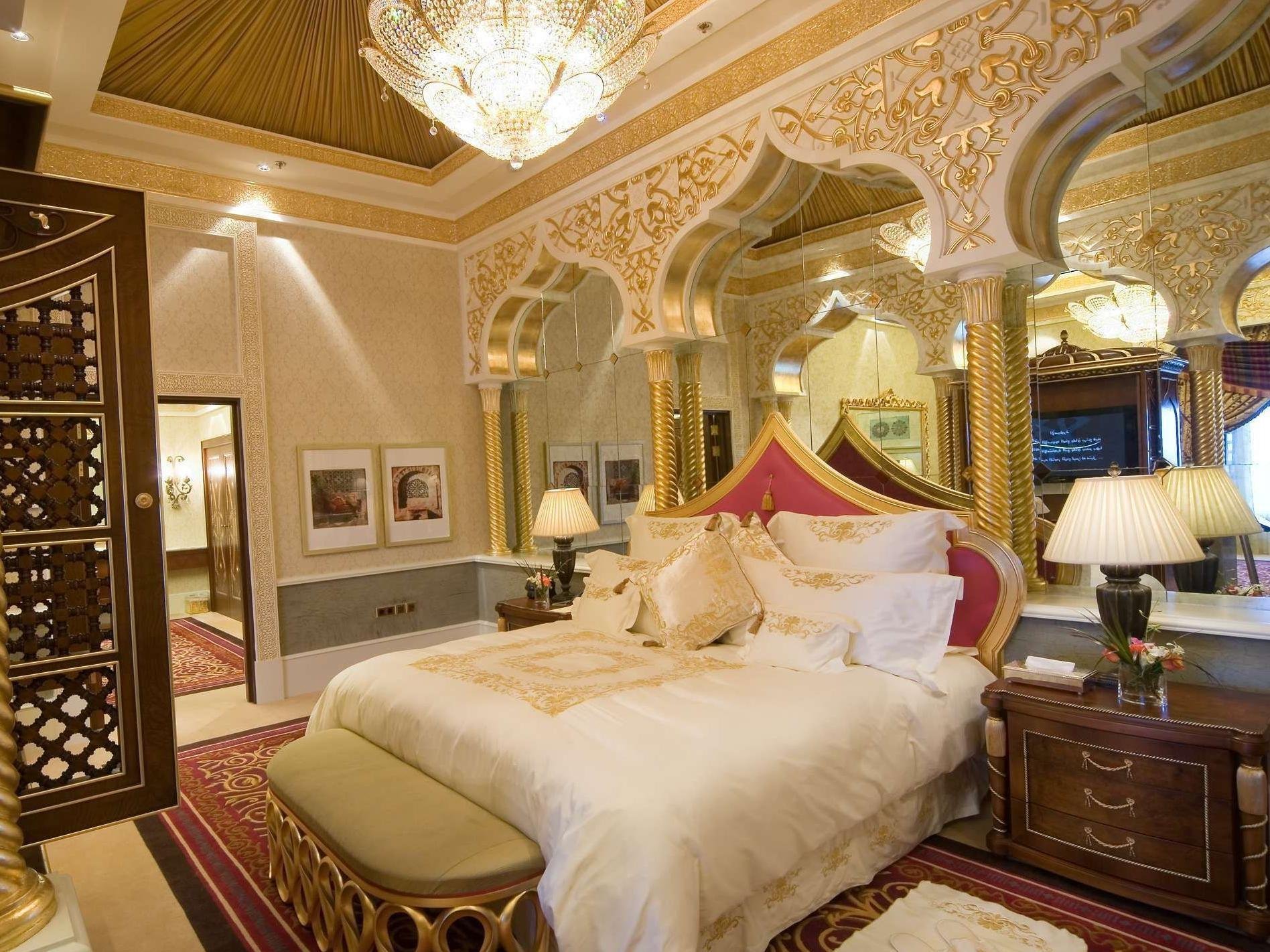 Квартира саудовская аравия. Дворец короля Саудовской Аравии интерьер. Дворец шейха Саудовской Аравии. Дворец короля Абу Даби. Дубай ОАЭ дворец шейха.