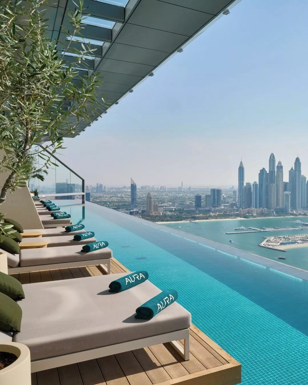 Бассейн Aura Skypool