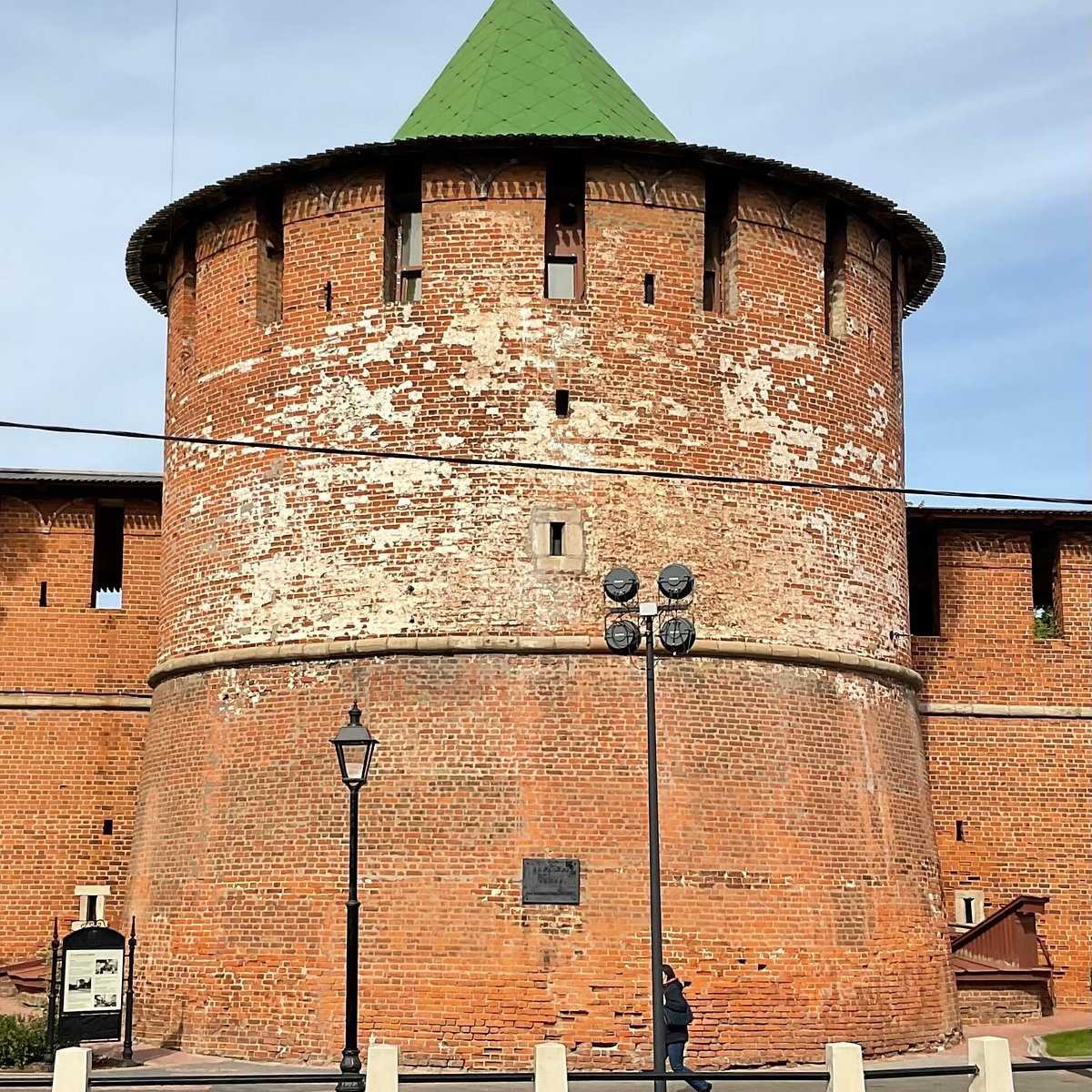 Кладовая башня нижегородского кремля. Георгиевская башня Нижегородского Кремля. Тайницкая башня Нижегородского Кремля. Кладовая башня Кремля Нижний Новгород.