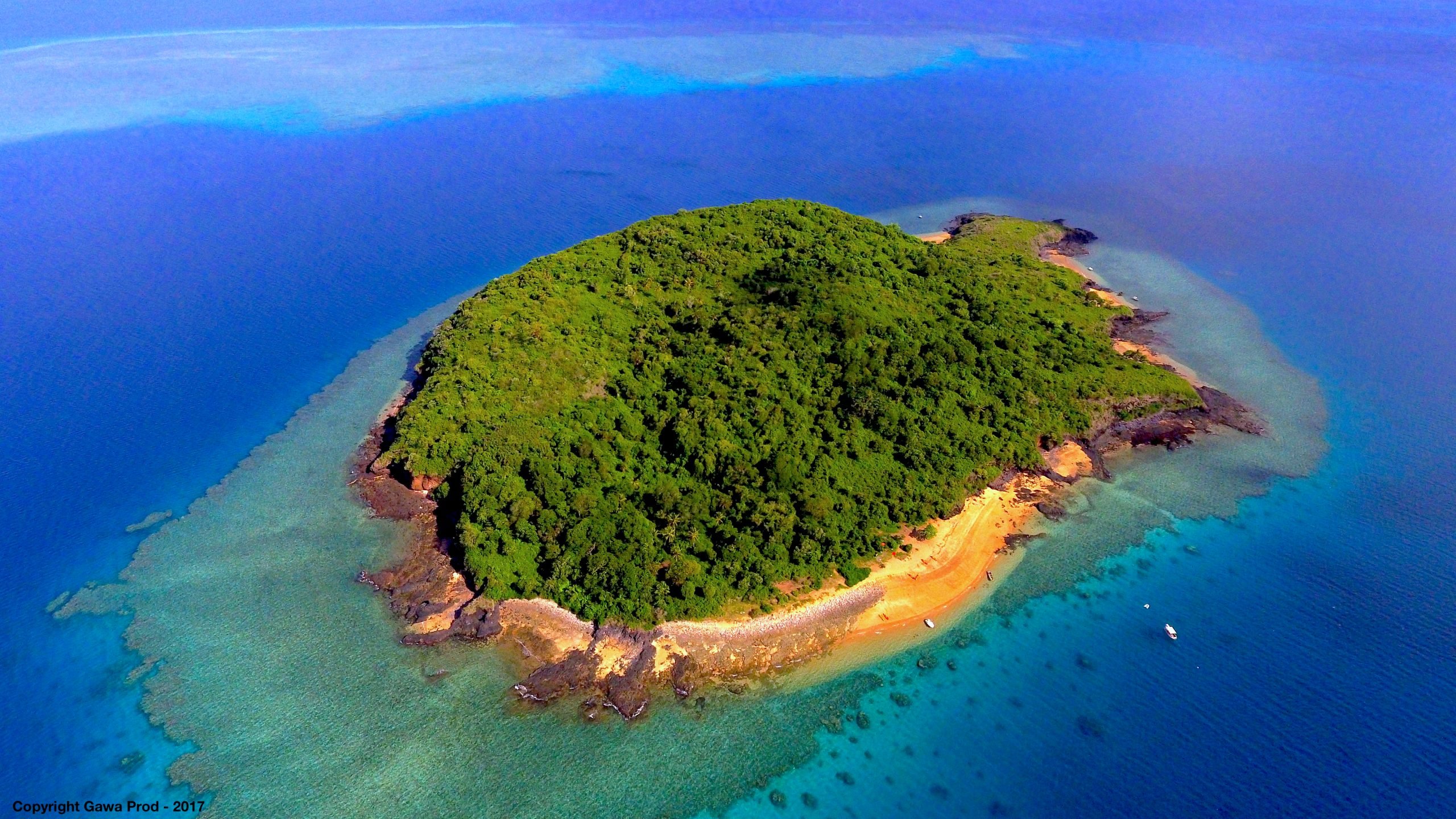 Остров омываемый двумя океанами. Майотта остров. Индийский океан остров Мадагаскар. Майотта Лагуна. Мадагаскар материковый остров.