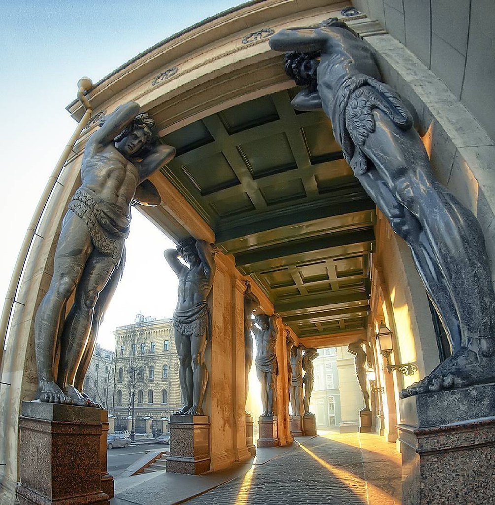 Атланты в архитектуре Санкт-Петербурга. Музеи Санкт-Петербурга. Музеи Питера. Музей архитектуры в Петербурге.