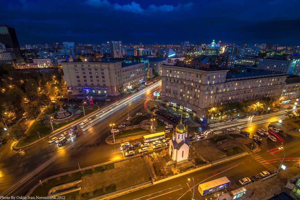Красный проспект самый. Улица Ленина Новосибирск. Красный проспект Новосибирск ночью. Красный проспект площадь Ленина Новосибирск. Главная улица Новосибирска красный проспект.