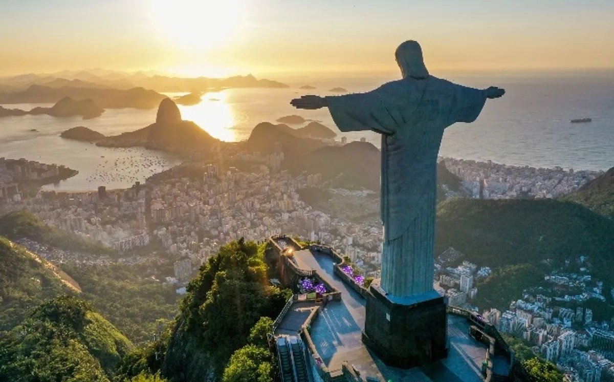 Где находится рио де жанейро. Corvado and Cristo Redentor/ Rio de Janeiro картинка. Веши которы привез криштьу. Brian Tyler - Cristo Redentor (fast Five).