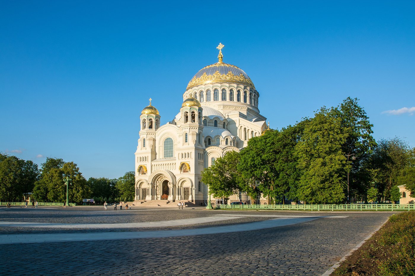 Кронштадт свет. Крестовоздвиженская Церковь Кронштадт.