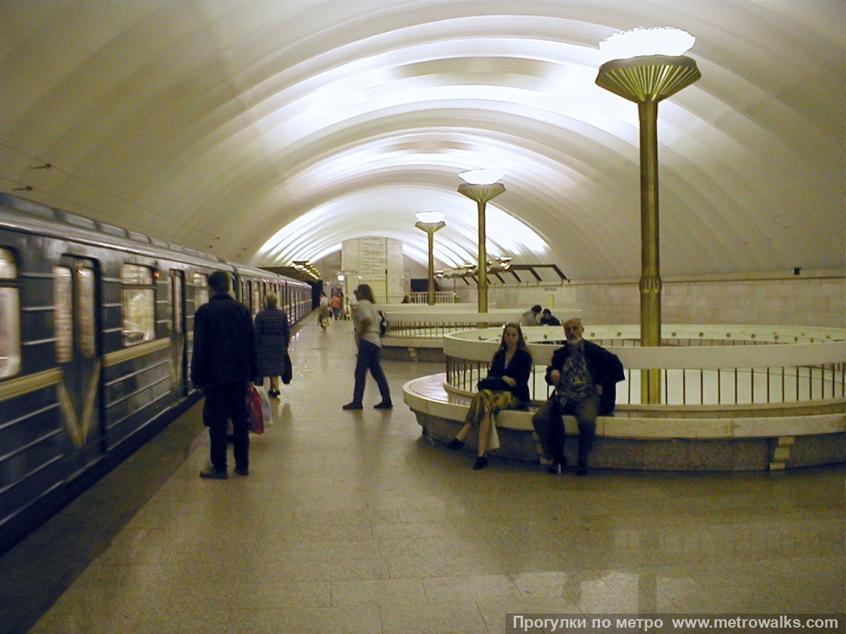 Метро приморская санкт петербург. Спортивная (станция метро, Санкт-Петербург). Фрунзенско Приморская линия станция спортивная. Станция Приморская Санкт-Петербург. Станция метро Приморская Санкт-Петербург 2000 год.