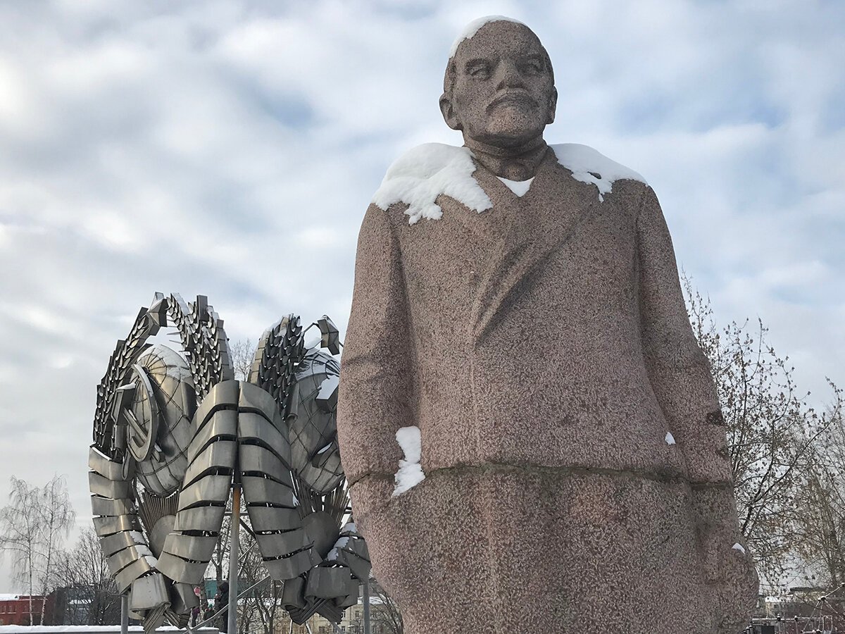 Сталин памятник. Памятник Сталину в Москве. Запорожье памятник Сталину. Памятник Сталину в Польше. Памятник Сталину на Камчатке.