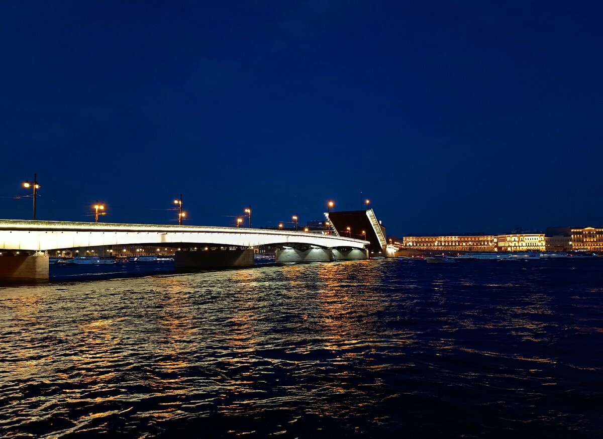 Разводят ли сейчас мосты в петербурге