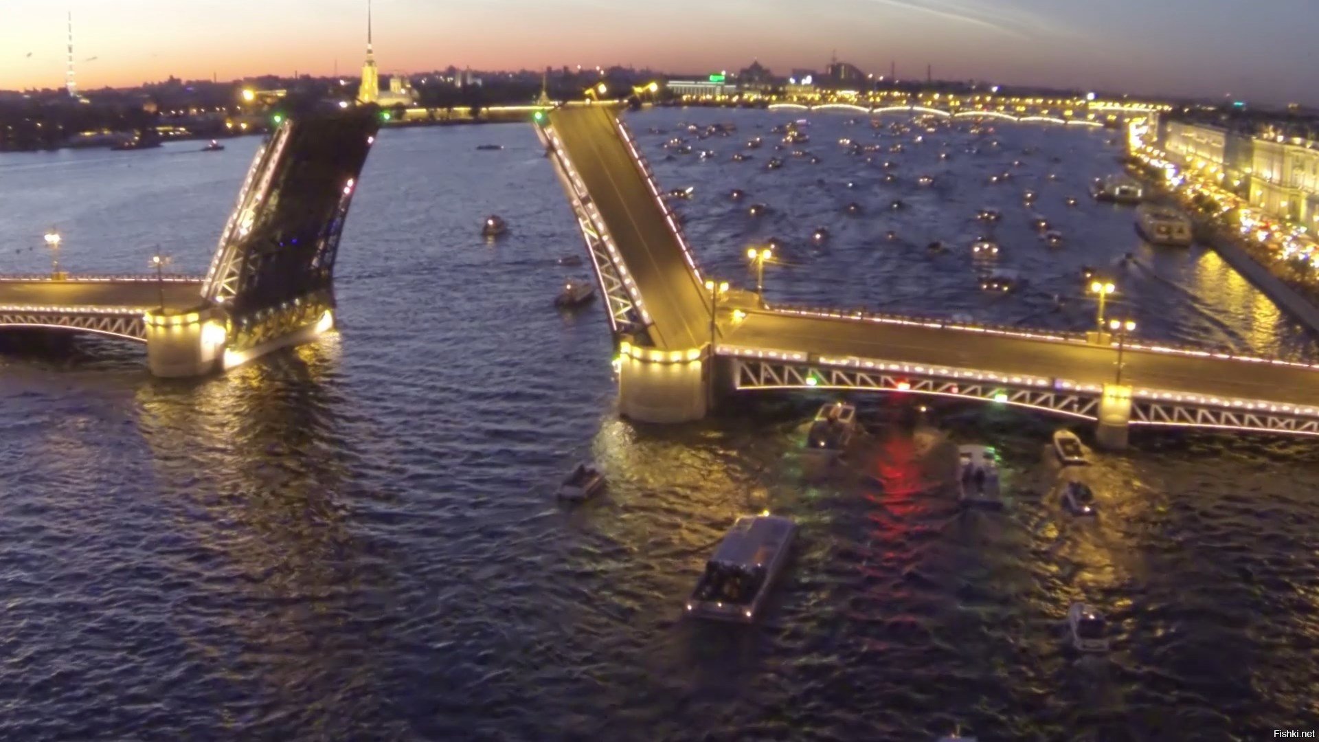 Разведены мосты все спят песни. Разводные мосты в Санкт-Петербурге. Дворцовый мост в Санкт-Петербурге с баржей. Дворцовый мост белые ночи.