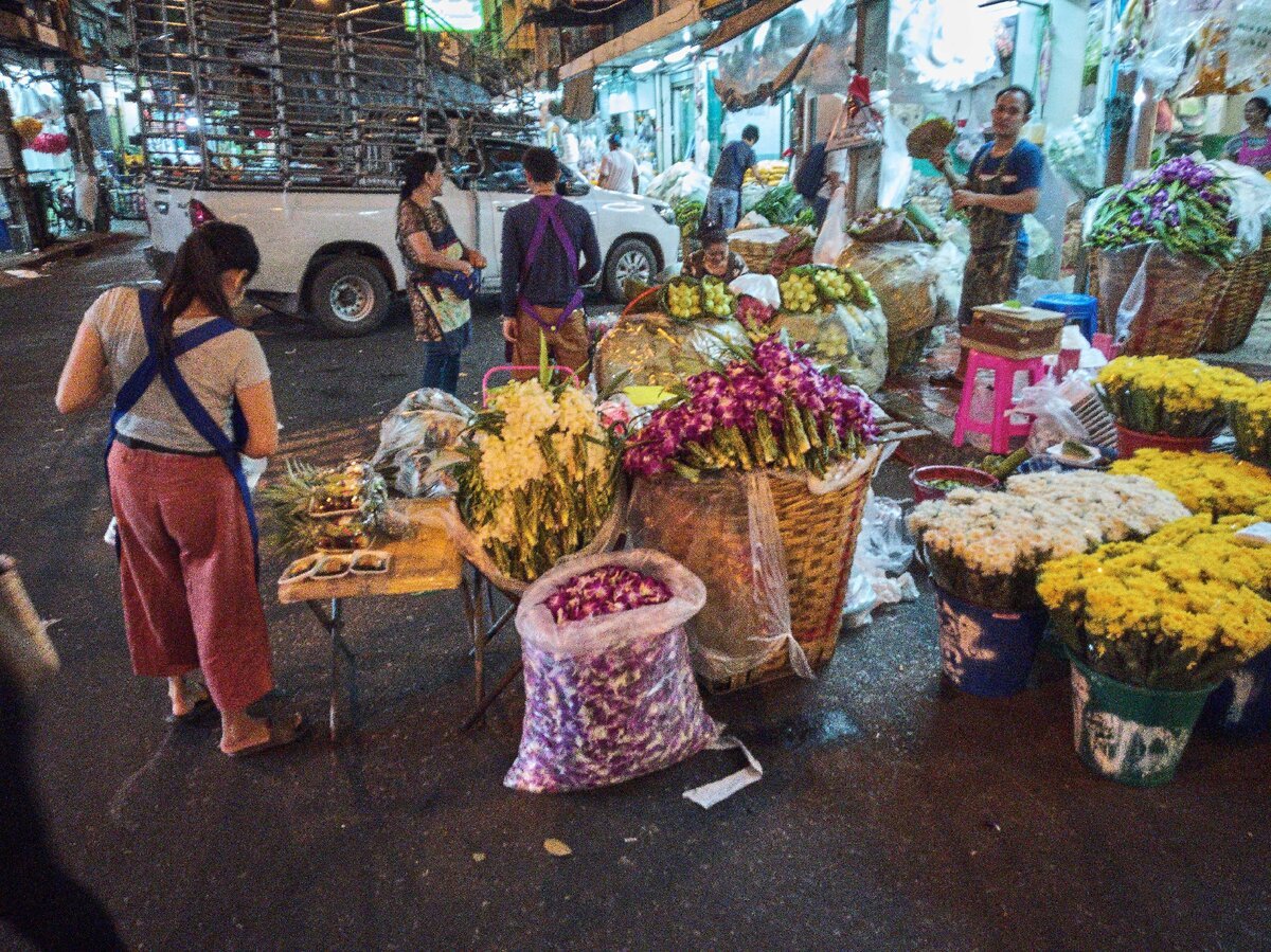 Новости бангкока. Чатучак Бангкок. Рынок цветов в Бангкоке. Рынок Чатучак. Рынок Чатучак растения.