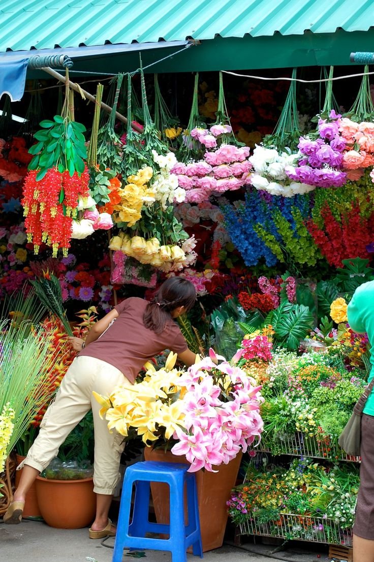 Flower vendor. Чатучак Бангкок. Чатучак в Тайланде. Таиланд рынок Чатучак. Цветы Тайланда.