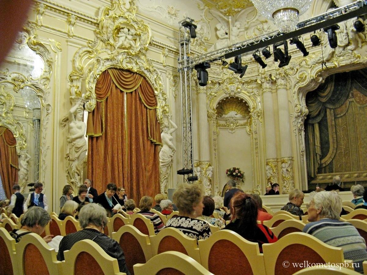 Театр санкт петербург опера. Санкт-Петербург опера. Санкт-Петербург опера зал. Театр Гранд опера Санкт-Петербург. Юрий Александров Санкт-Петербург опера.