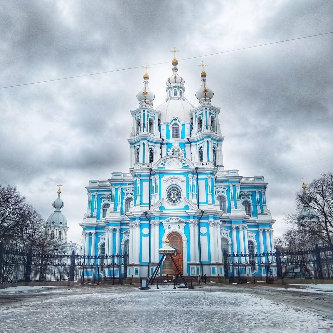 Фото смольного собора петербурга. Воскресенский Смольный собор и институт. Смольный собор Санкт-Петербург зима. Смольный собор в Санкт-Петербурге зимой. Зима Смольный монастырь в Санкт-Петербурге.