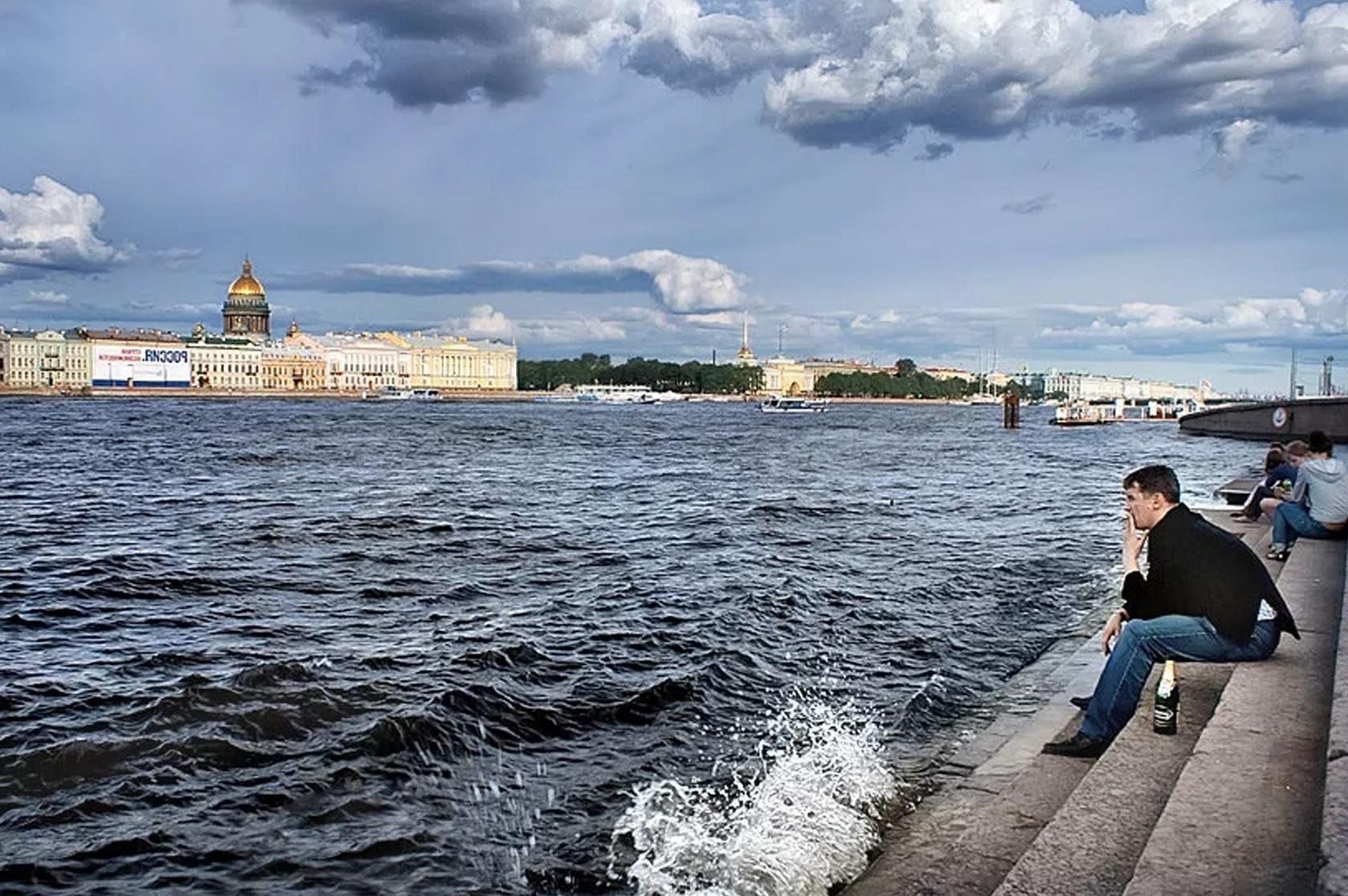 Петербург расположен на реке неве. Набережная реки Невы. Петербург берег Невы.