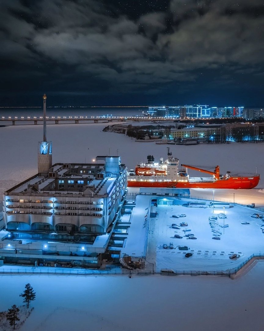 Большого морского порта петербурга. Порт на Васильевском острове. Морской вокзал Санкт-Петербург Васильевский остров. Морской вокзал Питер. Морской Грузопассажирский порт Санкт-Петербург.