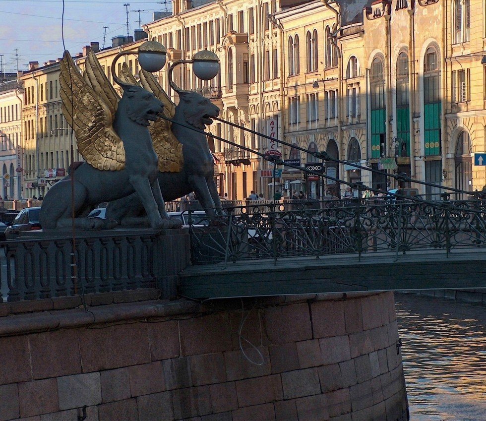 Банковый мост в Санкт-Петербурге